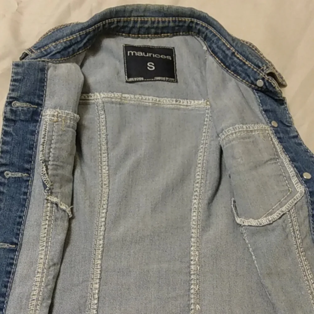 Maurices Stretchy Denim Vest + Size Small - Picture 6 of 6